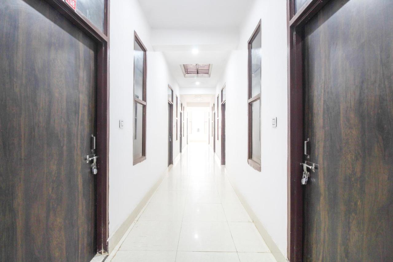 Oyo 67474 Rama Ashram Vrindavan Bagian luar foto